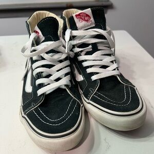 Vans Unisex Black and White High-Top Sneakers. M 6.5/ W 8. EUC!